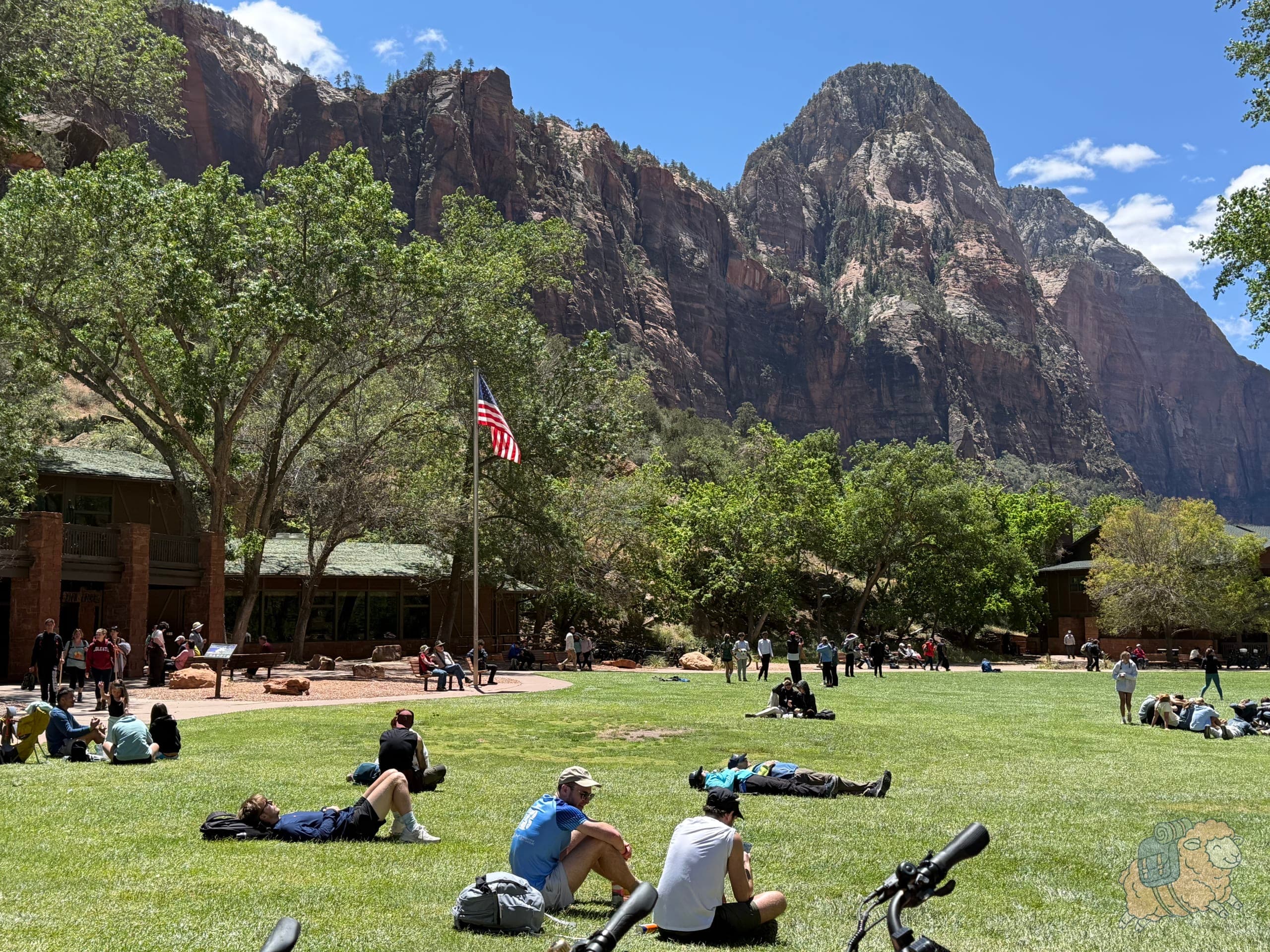 錫安國家公園 Zion Lodge 前的草坪