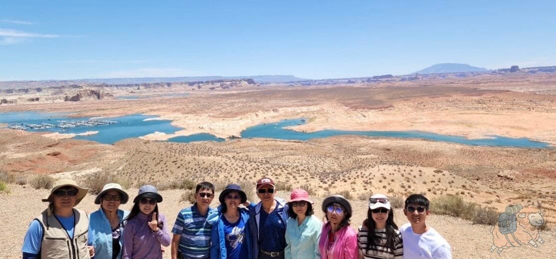 Wahweap Overlook 華威普觀景台:寶藍色的湖水太美了!