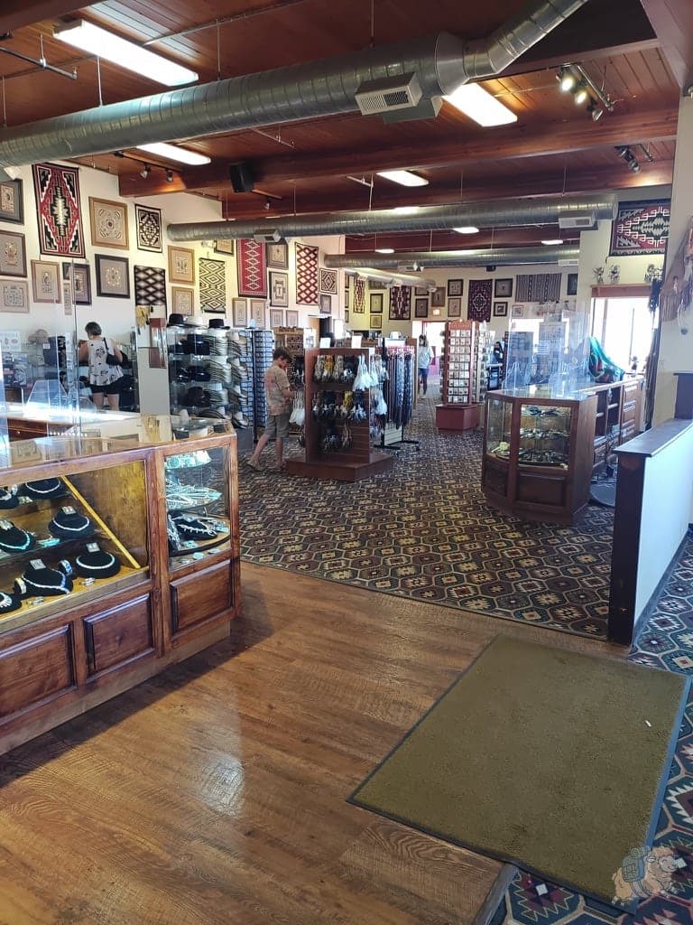 The View Hotel 的紀念品店,有很多納瓦霍手工藝品