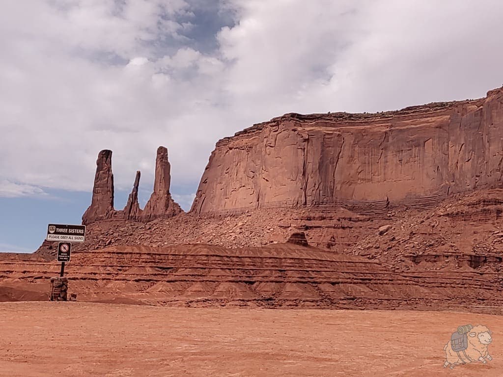 紀念碑谷景觀公路 Monument Valley Scenic Drive - 沿途風景 三姐妹石