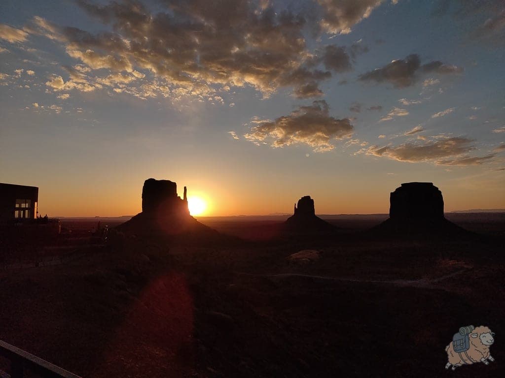 紀念碑谷 Monument Valley:The View Hotel 飯店陽台上看日出