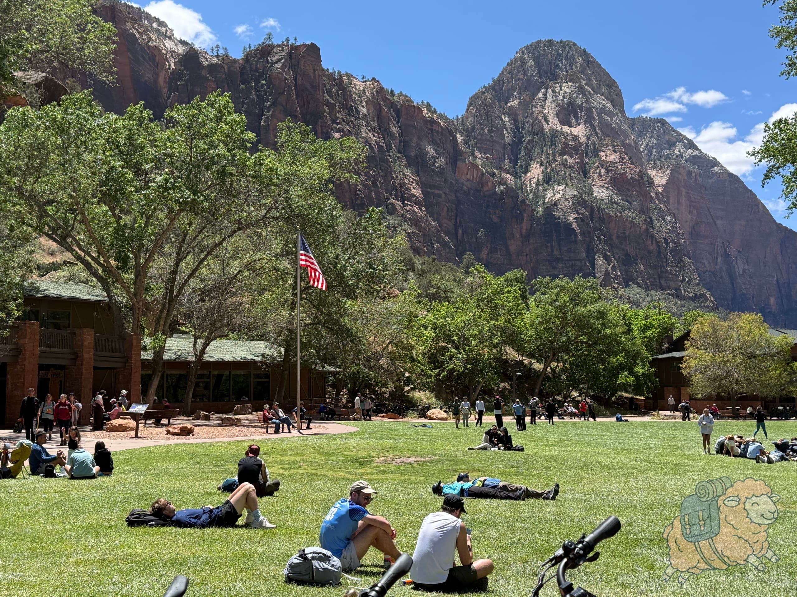 Zion Lodge前的草坪