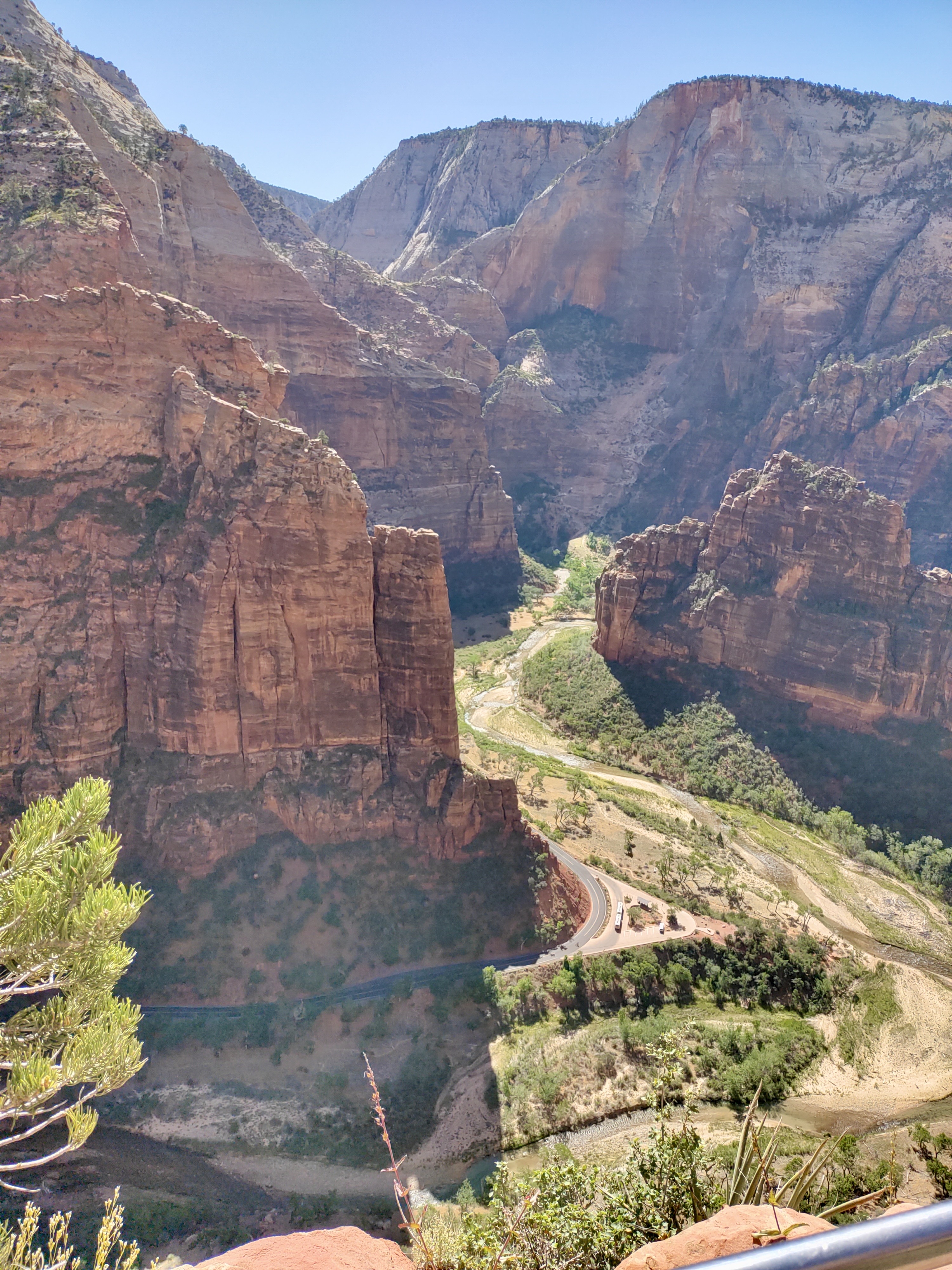在天使之巔頂端往北看,能看到下方壯觀的Big Bend(大彎)